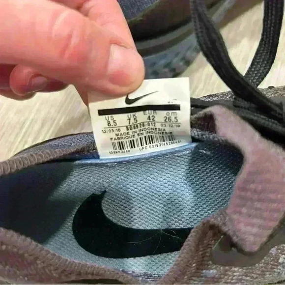 Nike Epic React Flyknit 2 Sneakers - Picture 7 of 7